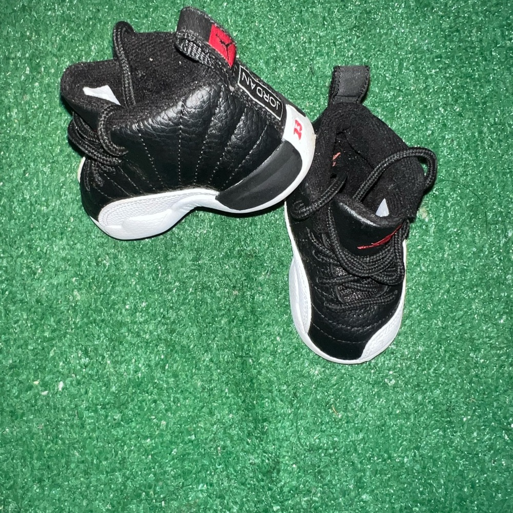 Jordan Playoff 12s size 4C
